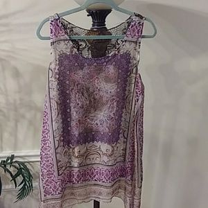 Fun hankerchief hemmed top